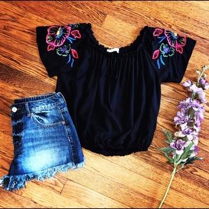 Black floral sleeve blouse 💕final markdown💕